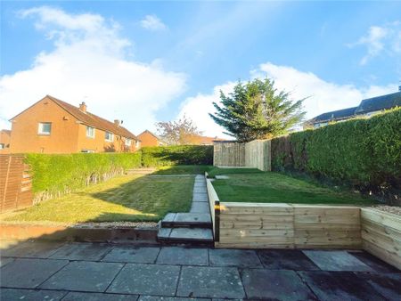 3 bedroom end of terrace house to rent - Photo 4