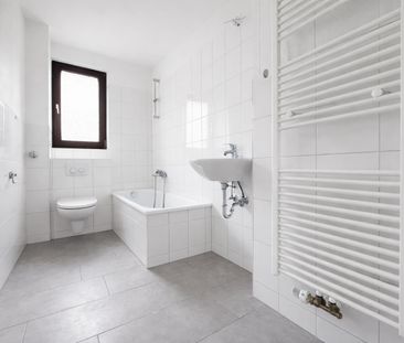 FRISCH RENOVIERTE 4-ZIMMERWOHNUNG MIT BALKON IN KREFELD ZU MIETEN! - Photo 3