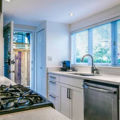 New Reduced Price - Fabulous furnished Studio apartment Kitsilano. - Photo 3