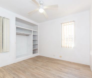 Lovely Renovated Ground Floor 1 Bedroom Unit! - Photo 5