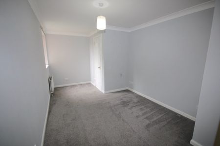 Russell Gardens, Edinburgh, EH12 - Photo 2