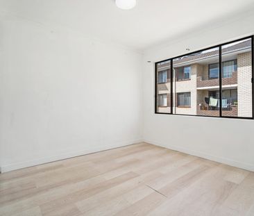 Freshly Updated 2-Bedroom Apartment in Prime Liverpool Location - Photo 5