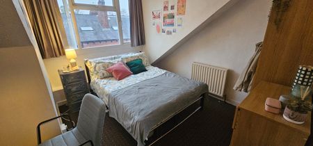 4 Bed - 8 Mayville Street, Hyde Park, Leeds - LS6 1ND - Student - Photo 3