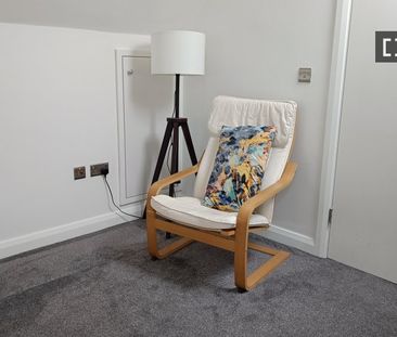 Room for rent in a 4-bedroom house in Killinardan, Dublin - Photo 4