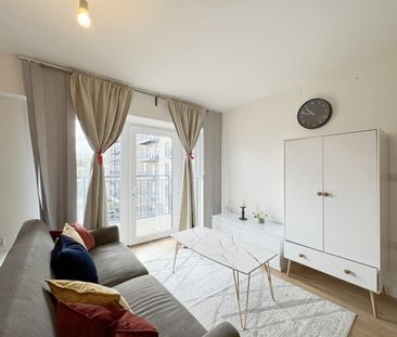 Studio Flat, Beaufort Square, NW9 - Photo 2