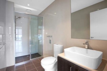 Luxury, Convenience and Contemporary Flair - Photo 4