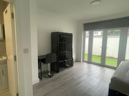 Room in a Shared House, Greyhound Hill, NW4 - Photo 3