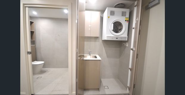 Superb 2 bedroom & study apartment at Prime- ultra convenient location - Photo 1