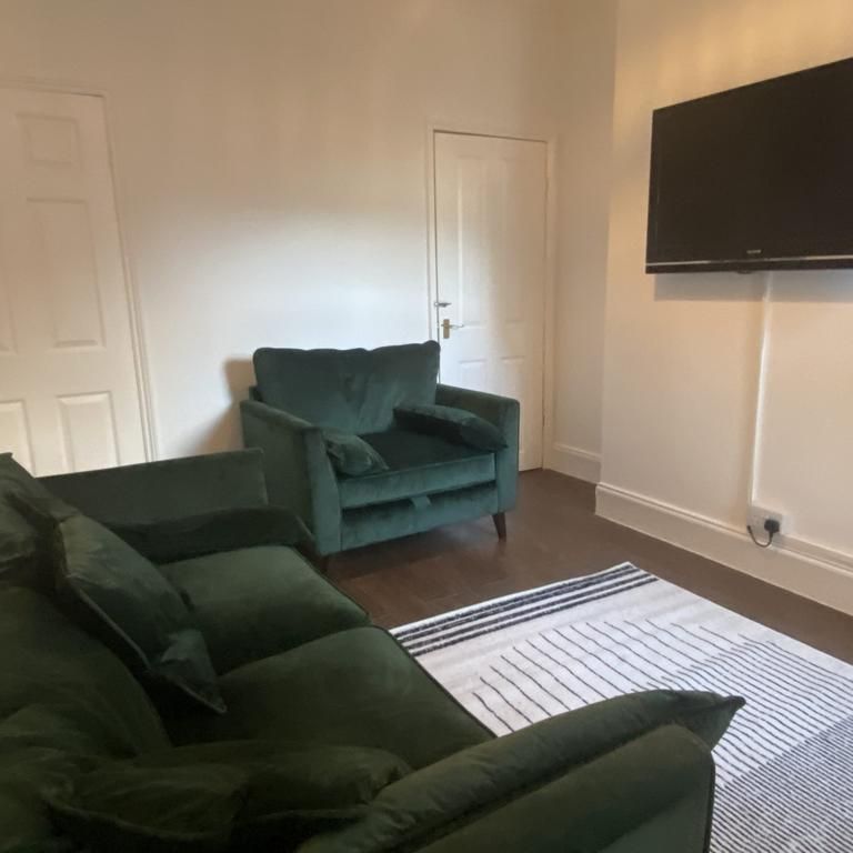 3 bedroom terraced house to rent - Photo 1