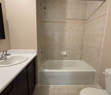 For Lease - 23A Yarrow Road, Toronto, Ontario - Photo 4