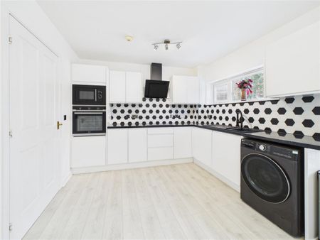 4 bedroom Town house to rent - Photo 5