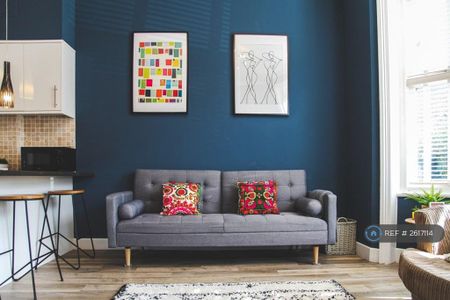 1 bedroom flat to rent - Photo 2