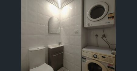 Huge split level apartment. 2 min walk to Westfield and station. Privacy in the heart of Parramatta CBD. - Photo 5