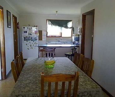 Comfortable and Convenient Living&excl; - Photo 4