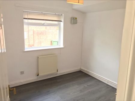 1 BED Flat To rent - Photo 2