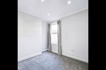 3 Bed Flat, Harlesden, NW10 - Photo 3