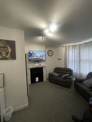 7 bedroom semi-detached house to rent - Photo 2