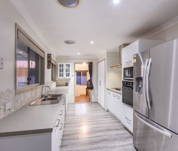 Family home in quiet street - Photo 6