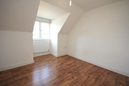 2 Bedroom Flat / Apartment to let - Photo 4
