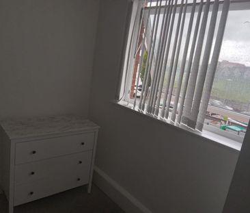 Room in a Shared Flat, New Devonshire Square, M7 - Photo 3