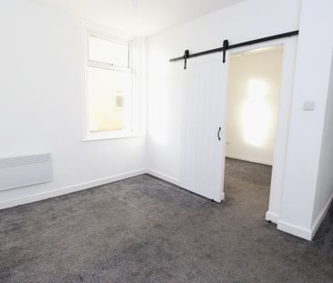 To Let 1 Bed Flat - Photo 1