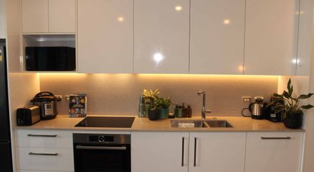 Semi-Furnished Studio Gem in the Heart of the City - Photo 4