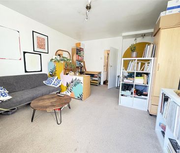 Studio to rent - Photo 2
