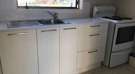 So Handy -1 Bedroom Unit/Apartment Papatoetoe - Photo 3