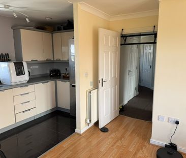 2 Bed Flat, Piper Way, IG1 - Photo 6