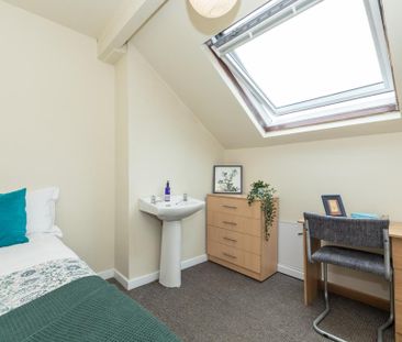 1 bedroom in a house share to rent - Photo 3