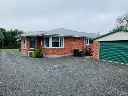 Spacious FIVE bedroom stunner in Upper Riccarton - Photo 3