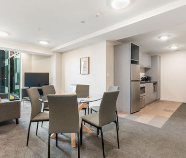 Spacious 3-Bedroom Apartment with 2 Secure Carpark - Photo 6