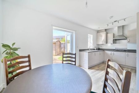 3 bedroom terraced house to rent - Photo 3