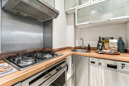 2 bedroom flat in South Kensington - Photo 3