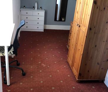 Bright and airy Large double room in the city centre Room 4 - Photo 2