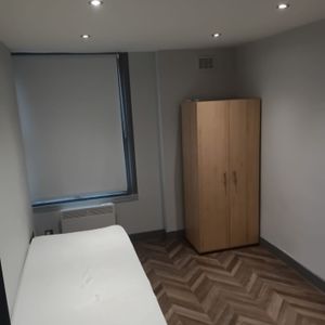 Studio Flat, Graham Road, E8 - Photo 2