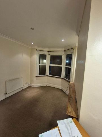 2 Bed Detached House, Willett Road, CR7 - Photo 2