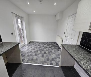 3 bedroom terraced house to rent - Photo 1