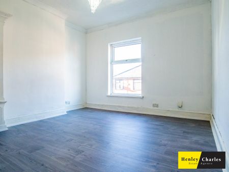 3 Bedroom Mid Terraced House For Rent - Photo 3