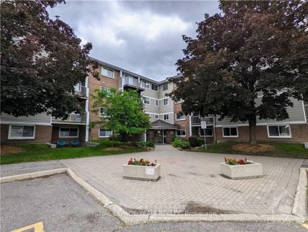 For Lease - 250 Brittany Drive, Orleans - Cumberland and Area, Ontario - Photo 2