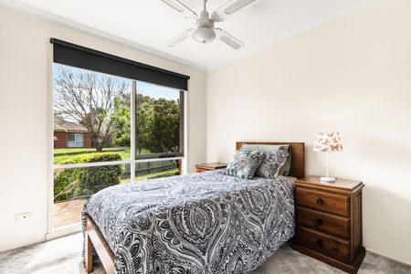 6 Pargeter Court, Pakenham VIC 3810 - House For Rent | Domain - Photo 3