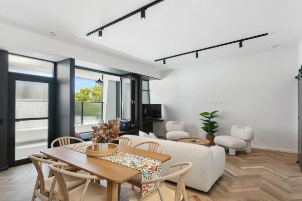 NOW AVAILABLE FOR 12 MONTH LEASE - Just Bring Your Suitcase! - Photo 1