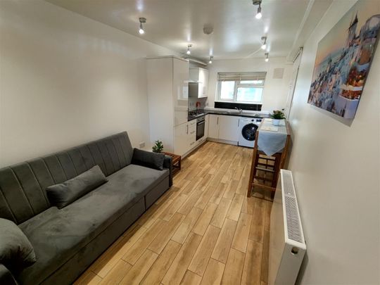 Linkways, Stevenage - Photo 1