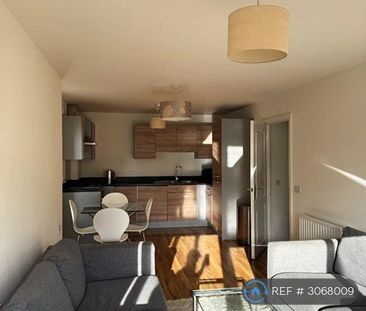 2 bedroom flat to rent - Photo 2