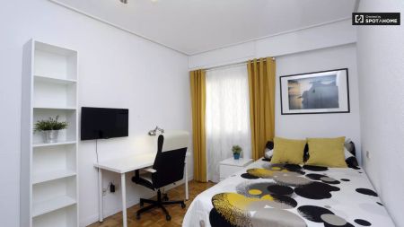 Room in a shared 5-bedroom apartment for rent in Estrella, all bills included - Foto 3