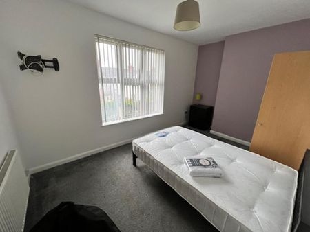 4 bedroom flat to rent - Photo 5