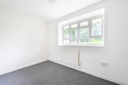 3 bedroom flat to rent - Photo 2