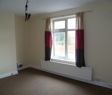 1 Bed Flat - Photo 2