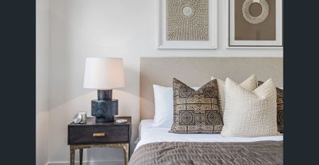 Modern Living in Prestigious Kersley Lane! - Photo 2