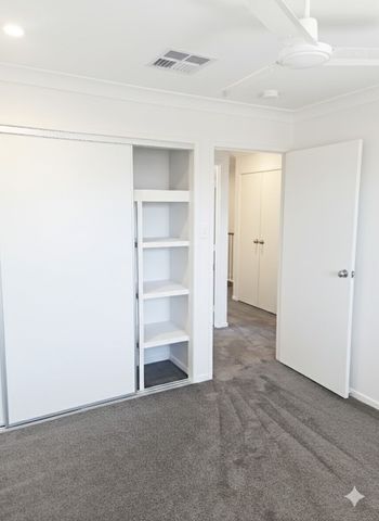 4 BEDROOM- 2 BATHROOM TOWNHOUSE WITH DUCTED AIRCON - Photo 4